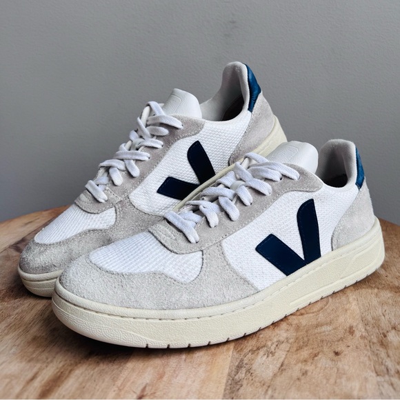 Veja White Nautico V-10 B-Mesh Sneakers Size Women 9 Navy Accents Shoes - Picture 2 of 10